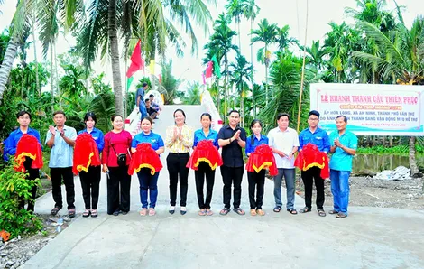 Chung tay xây dựng cầu, đường giao thông nông thôn