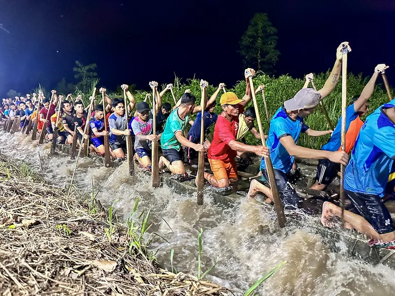 Rộn ràng ngày khai hội Óoc Om Bóc - Đua ghe Ngo năm 2025