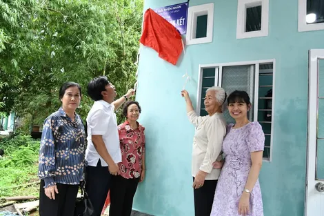 Xã Long Phú bàn giao 2 căn nhà đại đoàn kết