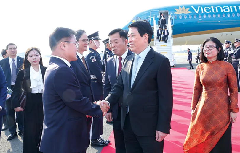 Chủ tịch nước Lương Cường đến Hàn Quốc, bắt đầu chương trình tham dự Tuần lễ Cấp cao APEC 2025