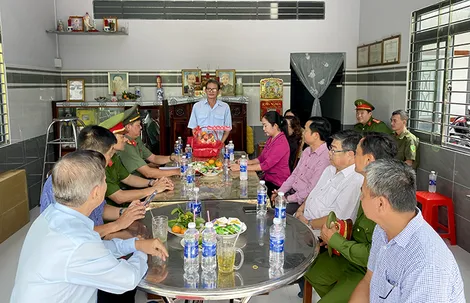 Công an xã An Thạnh bàn giao nhà “Nghĩa tình đồng đội Công an nhân dân” năm 2025