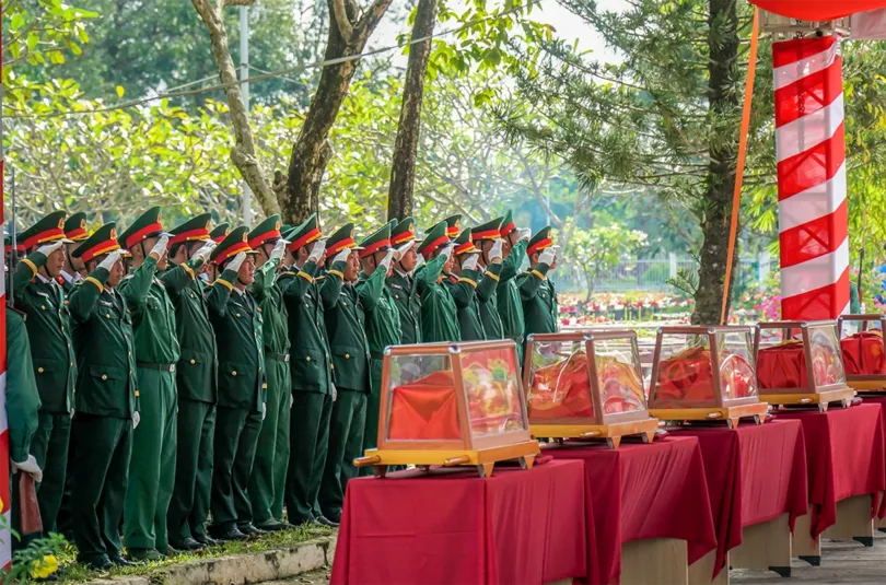 TP Cần Thơ tổ chức Lễ viếng, truy điệu và an táng 21 hài cốt liệt sĩ
