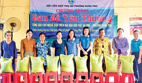 Giúp 12 hộ thoát nghèo, cận nghèo