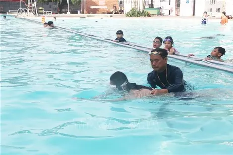 Lần đầu tiên Bộ Giáo dục và Đào tạo ban hành Chương trình dạy bơi an toàn