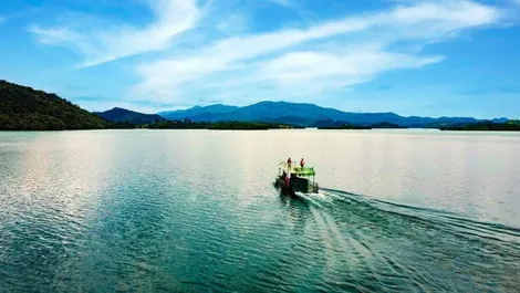 Khám phá hồ nước nhân tạo đẹp như tranh ở cao nguyên Lâm Đồng