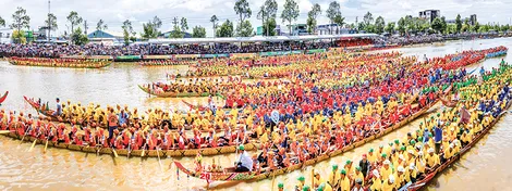 Hôm nay, 32 đội ghe Ngo chiến thắng vòng loại bước vào tranh tài quyết liệt tại Giải đua ghe Ngo Lễ hội Óoc Om Bóc - Đua ghe Ngo TP Cần Thơ 2025