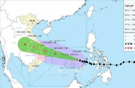 Bão số 13 di chuyển nhanh, hướng về đất liền ven biển Quảng Ngãi - Đắk Lắk
