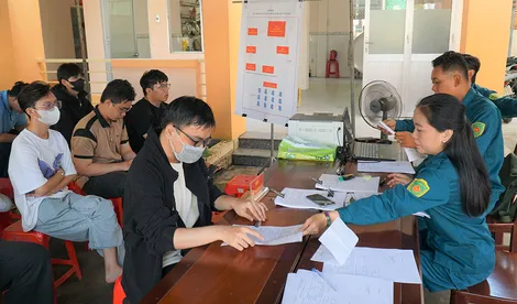 Xây dựng lực lượng dân quân tự vệ vững mạnh