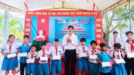 Báo và Phát thanh, Truyền hình Cần Thơ trao tặng học bổng “Tiếp sức đến trường"