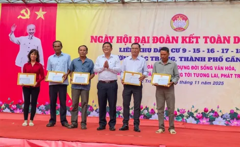 Đoàn kết xây dựng đời sống văn hóa, giữ gìn bản sắc văn hóa dân tộc, hướng tới tương lai, phát triển bền vững