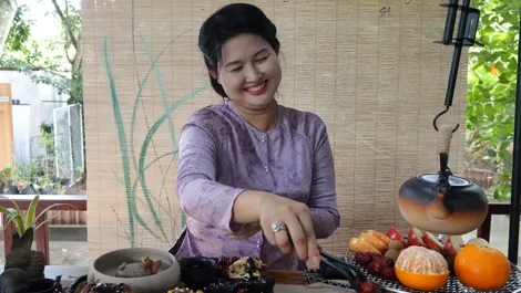 Thanh Yên bên tách trà thơm