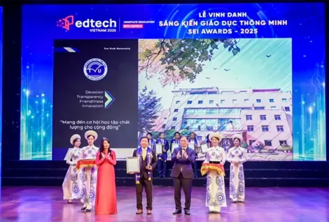 Trường Đại học Trà Vinh được vinh danh tại lễ tuyên dương “Sáng kiến giáo dục thông minh - SEI Awards” năm 2025