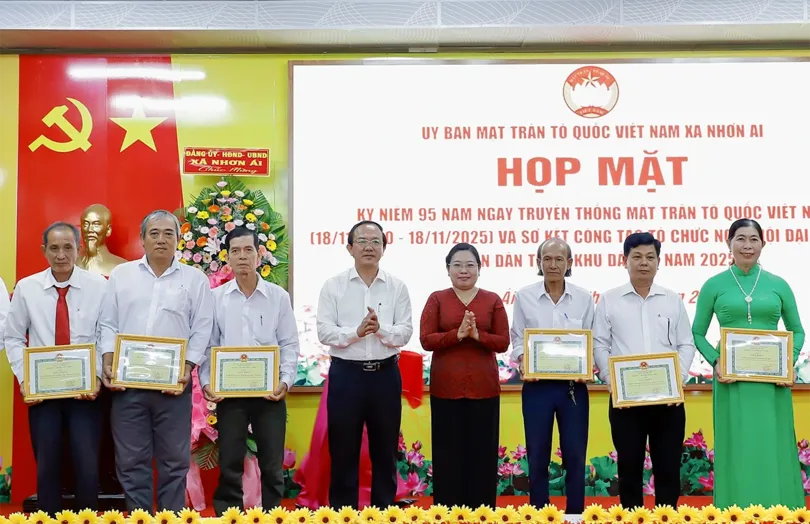 Xã Nhơn Ái tổ chức họp mặt kỷ niệm 95 năm Ngày Truyền thống MTTQVN