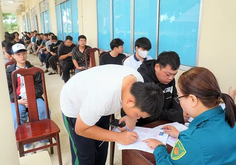 360 thanh niên phường Ninh Kiều tham gia khám sức khỏe nghĩa vụ Quân sự năm 2026