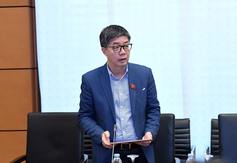 Đại biểu Quốc hội TP Cần Thơ tham gia thảo luận Tổ góp ý dự thảo Nghị quyết của Quốc hội quy định một số cơ chế, chính sách tháo gỡ khó khăn, vướng mắc trong tổ chức thi hành Luật Đất đai