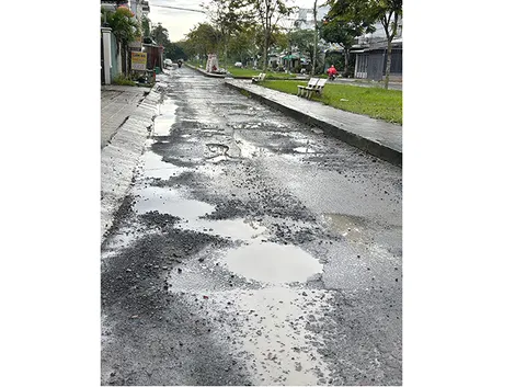 Đường giao thông ở khu tái định cư xuống cấp nghiêm trọng