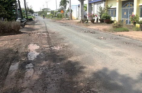 Người dân mong sớm sửa chữa quốc lộ 61B