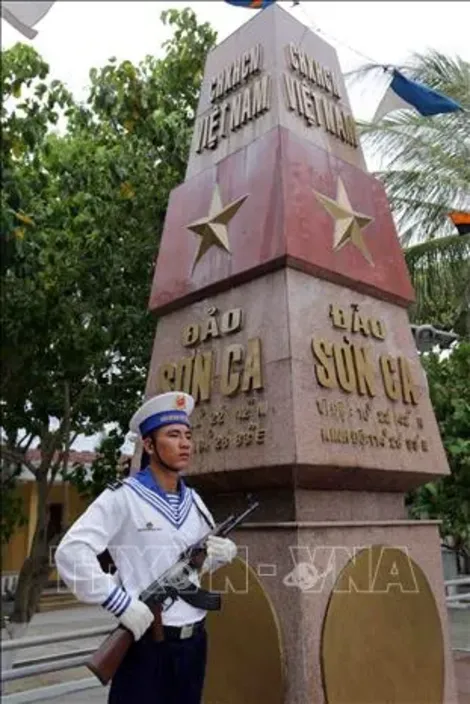 Hun đúc tình yêu biển, đảo quê hương cho thế hệ trẻ​