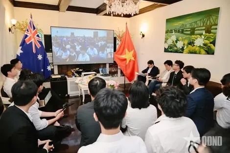 Bài 2: Kiến tạo “Vắc-xin tư tưởng” cho du học sinh