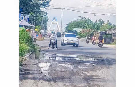 Đường Trần Hoàng Na xuống cấp, nguy hiểm rình rập