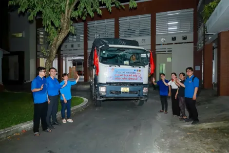 Phường Ninh Kiều khởi hành chuyến xe hỗ trợ đồng bào bị ảnh hưởng do bão lũ