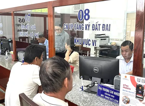 Xã Trường Long giải quyết thủ tục hành chính “4 tại chỗ”