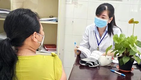 Giám sát 12 xã, phường về dự phòng lây truyền HIV, giang mai và viêm gan B từ mẹ sang con