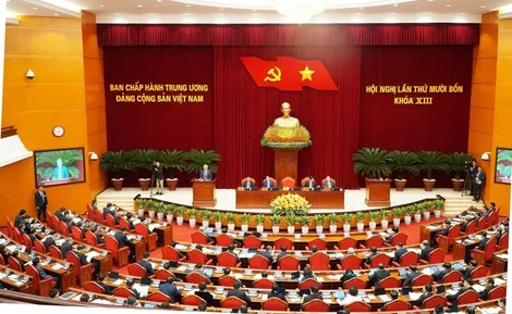Bài 1: Kiên định, trung thành và độc lập, sáng tạo