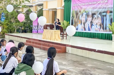 Truyền thông giáo dục giới tính dành cho nữ sinh