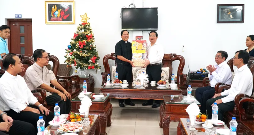 Lãnh đạo TP Cần Thơ đến thăm, chúc mừng Trung tâm Mục vụ Giáo phận Cần Thơ và các giáo xứ