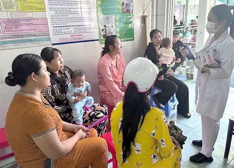 Xét nghiệm HIV, viêm gan B và giang mai ngay trong lần khám thai đầu tiên