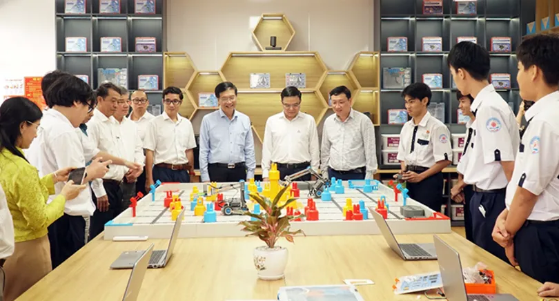 Khánh thành Phòng thực hành giáo dục STEM tại Trường THPT Chuyên Lý Tự Trọng