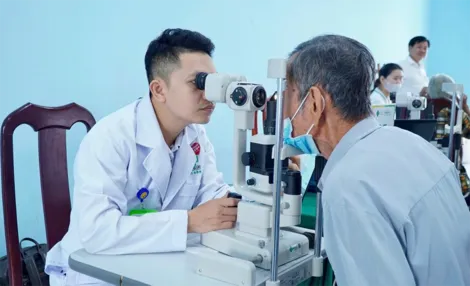 Khám, chữa bệnh mắt miễn phí cho 17.000 người dân ĐBSCL