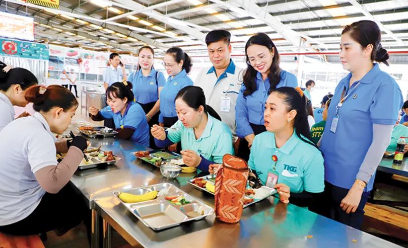 Đổi mới tư duy, phương thức hoạt động, quan tâm chăm lo, bảo vệ quyền, lợi ích hợp pháp của người lao động