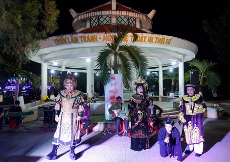 Sắc màu Phố đi bộ Ninh Kiều