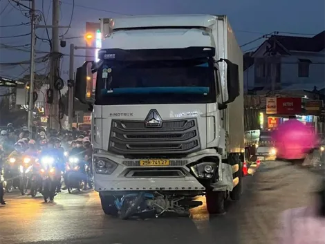 Va chạm với xe tải, 2 cô gái trẻ tử vong tại vòng xoay ngã tư quốc lộ 60