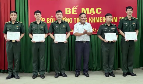 Bế mạc lớp bồi dưỡng tiếng Khmer cho cán bộ, chiến sĩ Bộ đội Biên phòng