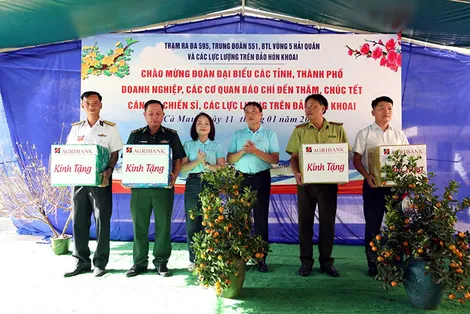 Agribank thăm và chúc Tết trên đảo Hòn Khoai và Hòn Chuối