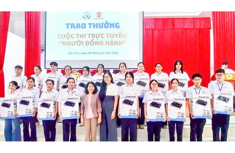 Trao thưởng cuộc thi trực tuyến “Người đồng hành”