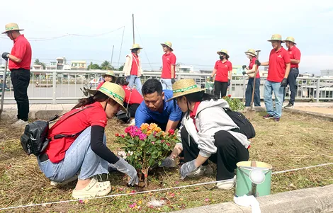 Phát triển du lịch xanh, số hóa và tôn trọng giá trị Việt