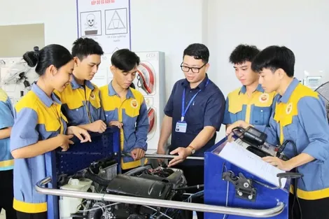 Bài 12: Giáo dục nghề nghiệp - mạch nối đào tạo và thị trường lao động