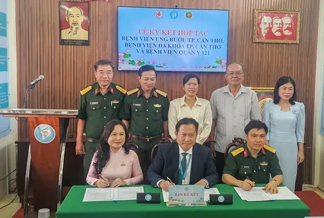 Bệnh viện Ung bướu TP Cần Thơ ký kết hợp tác với 2 bệnh viện