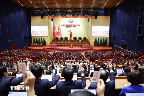 Thông qua Nghị quyết Đại hội đại biểu toàn quốc lần thứ XIV của Đảng