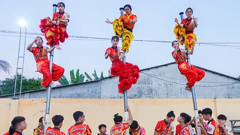 Liên hoan Lân Sư Rồng mừng Xuân Bính Ngọ