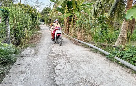 Đường giao thông nông thôn xuống cấp, mất an toàn