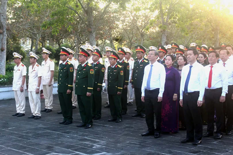 Lãnh đạo thành phố viếng Nghĩa trang liệt sĩ Hậu Giang
