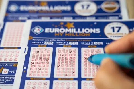 Bỉ: Nhóm bạn 21 người cùng trúng độc đắc hơn 120 triệu euro