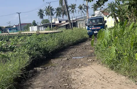 Đường Sương Nguyệt Ánh xuống cấp nghiêm trọng