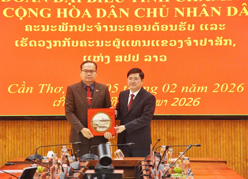 Đoàn đại biểu tỉnh Champasak thăm và chúc Tết TP Cần Thơ
