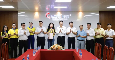 Thăm hỏi hoạt động sản xuất, kinh doanh, chăm lo đời sống người lao động dịp Tết Nguyên đán